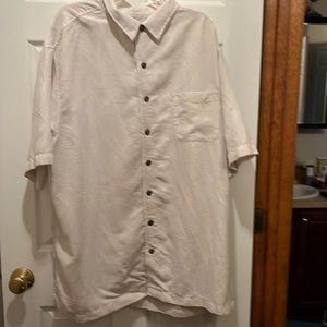 3XLT Men’s shirt. Caribbean Roundtree Yorke. Previous worn but in great shape.